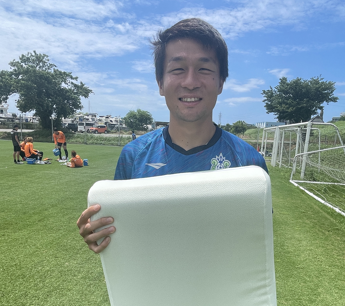 サッカーJリーグの「湘南ベルマーレ」へカラーフォームの寝具を提供